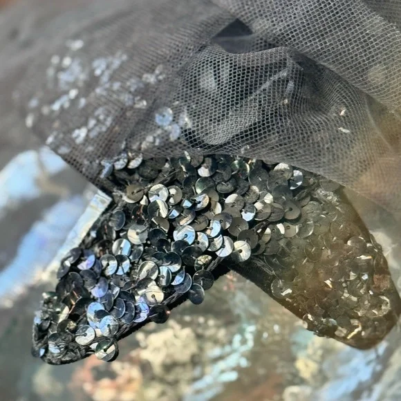 Vintage Elegant Black polka dot lace veil sequined, velvet fascinator - Picture 7 of 12